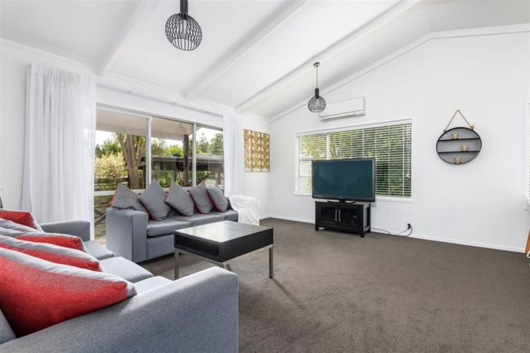 Photo of property in 2/25 Lucinda Place, Glen Eden, Auckland, 0602