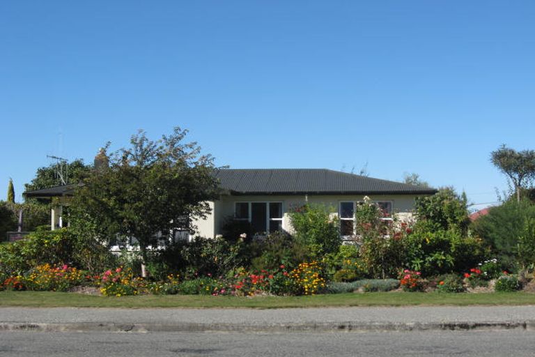 Photo of property in 35 Rhodes Street, Waimate, 7924