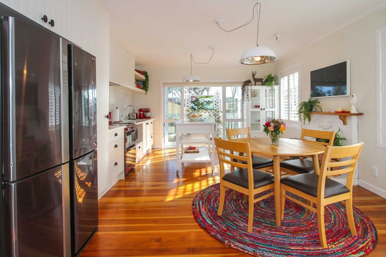 Photo of property in 2/162 Deep Creek Road, Torbay, Auckland, 0630