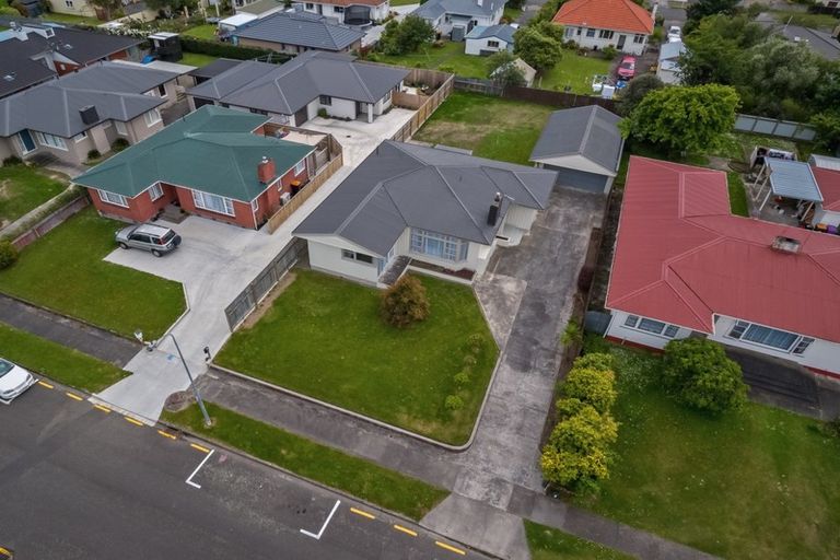 Photo of property in 15 Newhaven Place, Roslyn, Palmerston North, 4414
