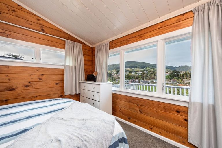 Photo of property in 2 Thomas Hook Street, Tawa, Wellington, 5028