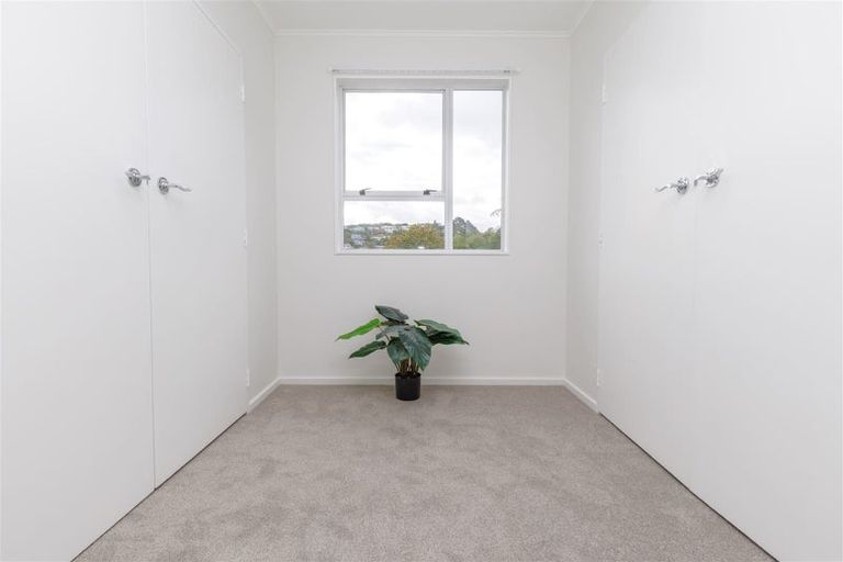 Photo of property in 34 Glanmire Road, Newlands, Wellington, 6037