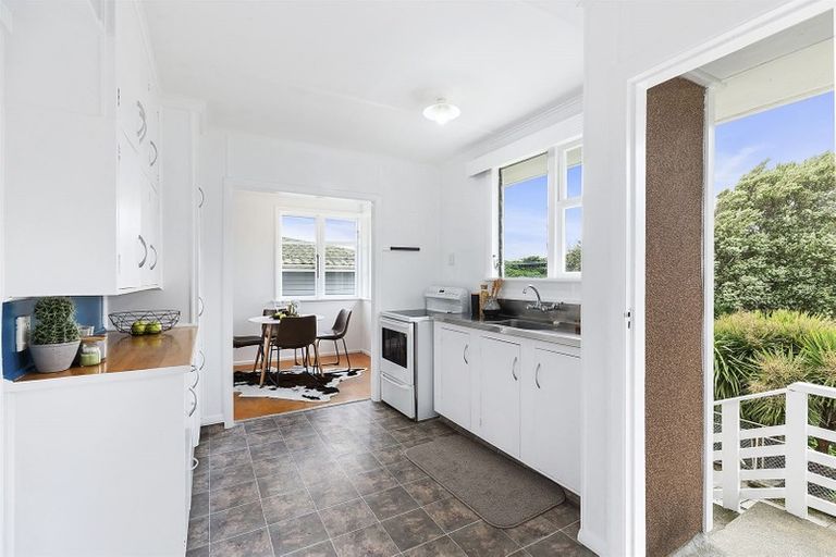 Photo of property in 25 Sievers Grove, Cannons Creek, Porirua, 5024