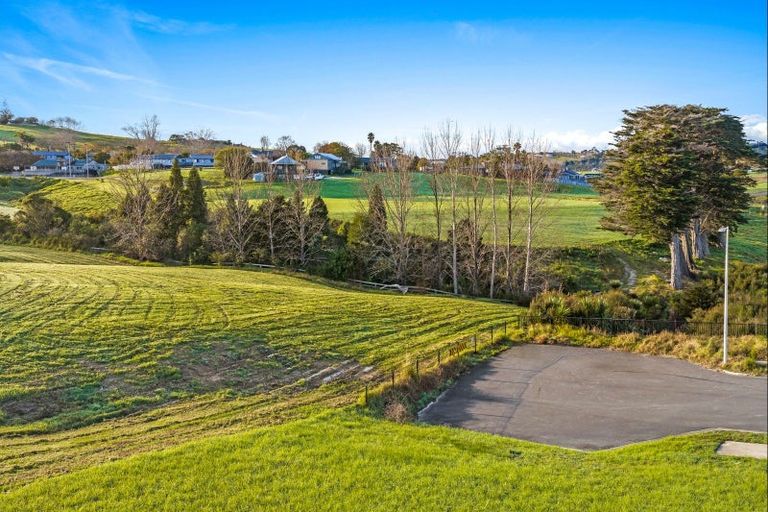 Photo of property in 3 Komarohi Road, Snells Beach, 0920