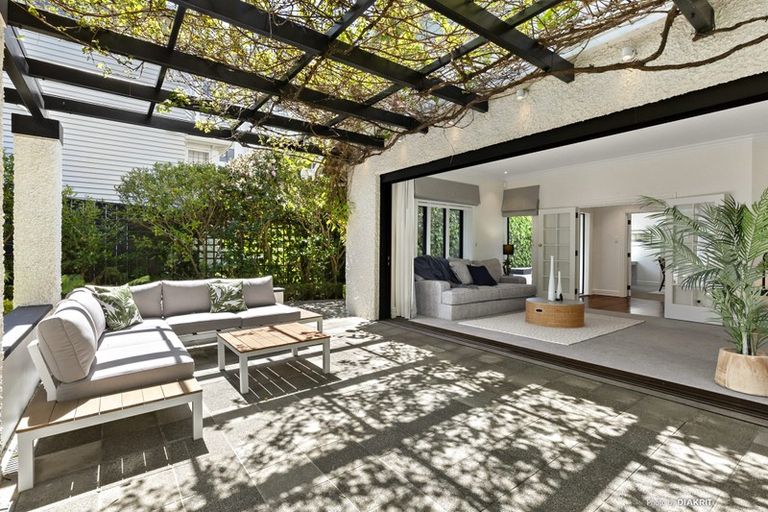 Photo of property in 54b Hobson Street, Thorndon, Wellington, 6011