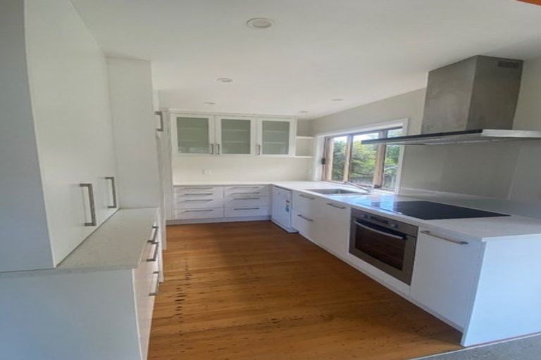Photo of property in 16 Bentley Avenue, Glenfield, Auckland, 0629