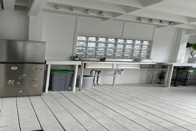 Photo of property in 83 Jaemont Avenue, Te Atatu South, Auckland, 0610