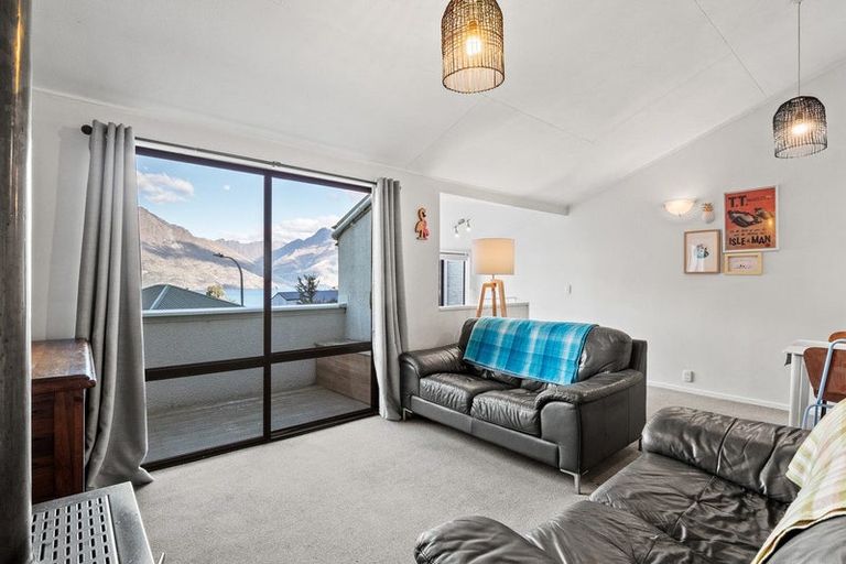 Photo of property in 5b Wye Place, Fernhill, Queenstown, 9300