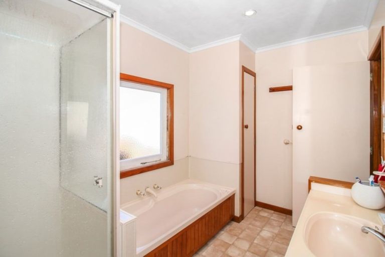 Photo of property in 17 Wallace Place, Westown, New Plymouth, 4310