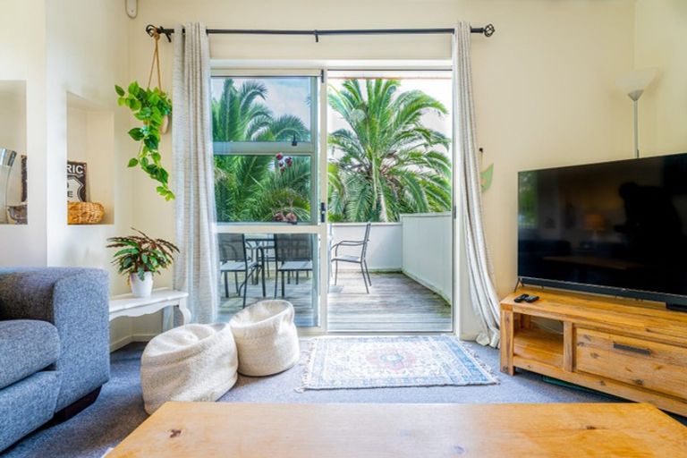 Photo of property in 13 Emlyn Place, Torbay, Auckland, 0630