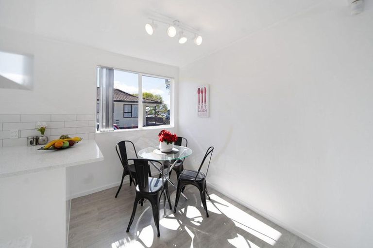 Photo of property in 3/10 Penion Drive, Flat Bush, Auckland, 2023