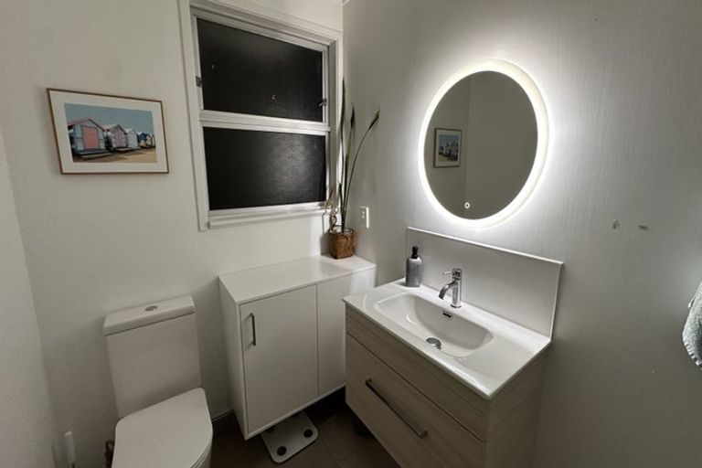 Photo of property in 2/111 Eskdale Road, Birkdale, Auckland, 0626