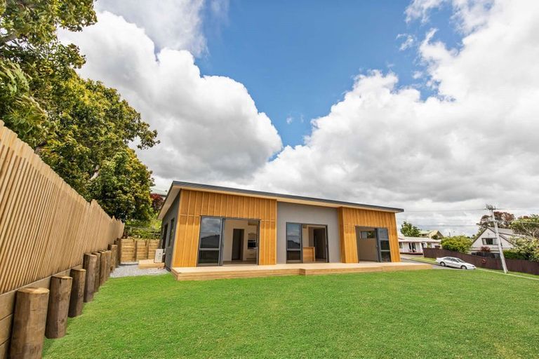 Photo of property in 194 Waitaha Road, Welcome Bay, Tauranga, 3112