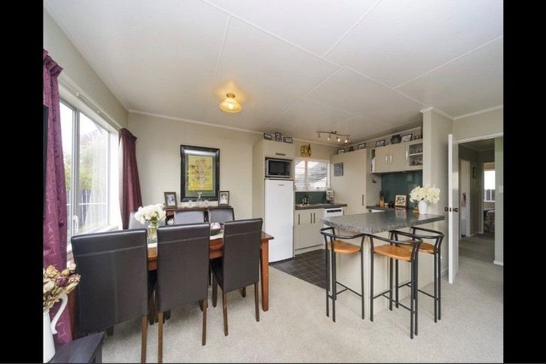 Photo of property in 35 Peter Hall Drive, Kelvin Grove, Palmerston North, 4414