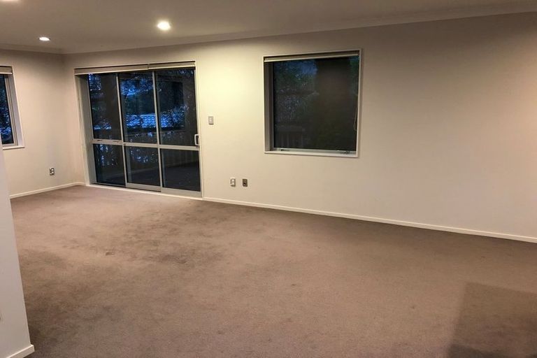 Photo of property in 44 Namsan Close, Fairview Heights, Auckland, 0632