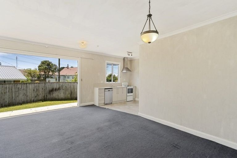 Photo of property in 8a Chard Street, Westown, New Plymouth, 4310