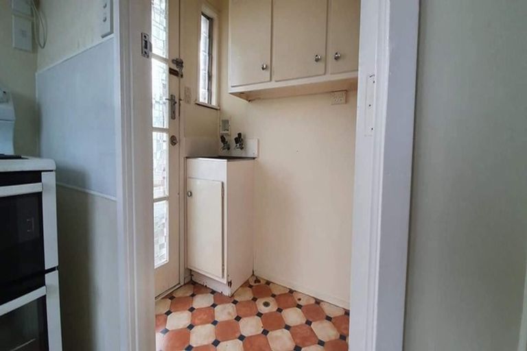 Photo of property in 1/97 Target Road, Totara Vale, Auckland, 0629