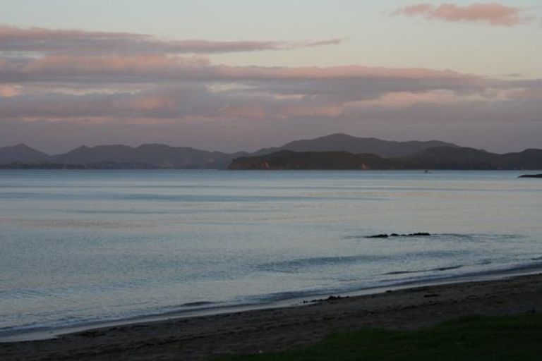 Photo of property in 129 Long Beach Road, Russell, 0202