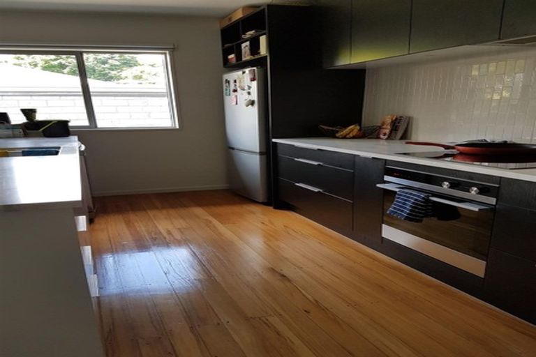 Photo of property in 2/32a Gleneagles Terrace, Ilam, Christchurch, 8053