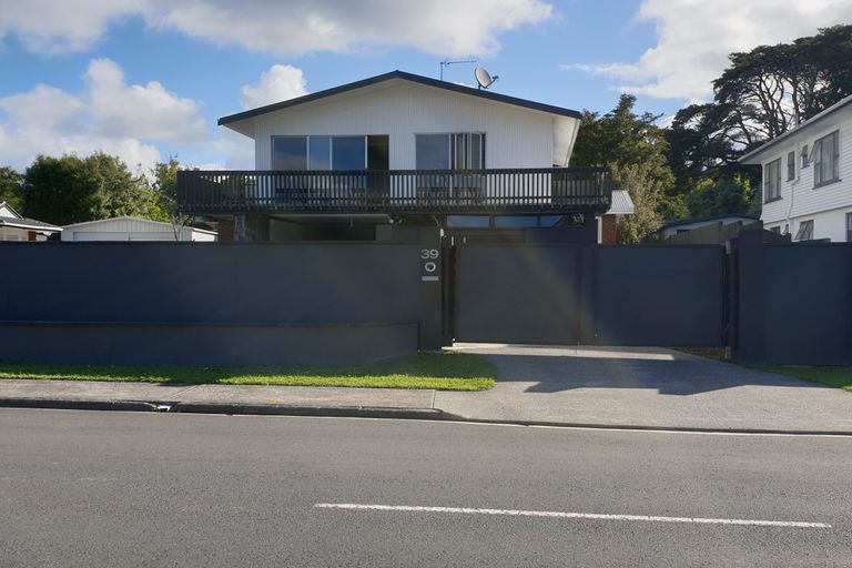 Photo of property in 39 Lawrence Crescent, Hillpark, Auckland, 2102