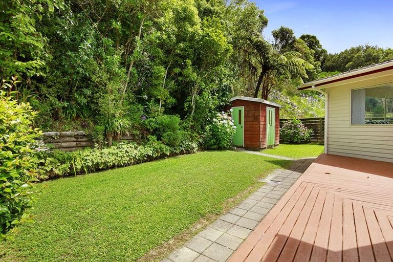 Photo of property in 4 Saint Hildas Glade, Tawa, Wellington, 5028