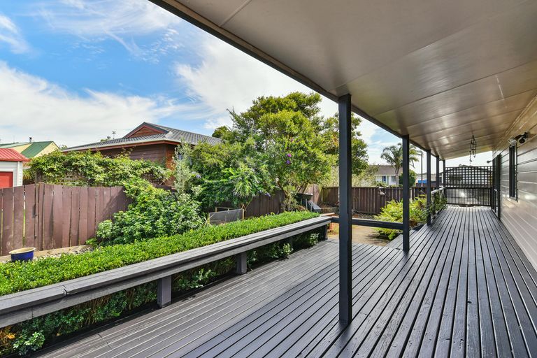 Photo of property in 8 Hadley Wood Drive, Wattle Downs, Auckland, 2103