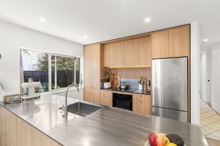 Photo of property in 1/9 Alma Road, Milford, Auckland, 0620