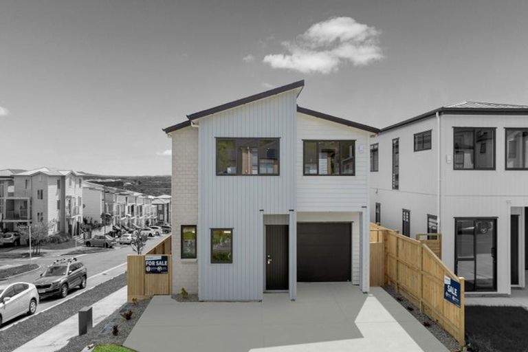 Photo of property in 2 Elevation Street, Flat Bush, Auckland, 2019