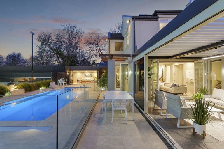 Photo of property in 90 Memorial Avenue, Ilam, Christchurch, 8053