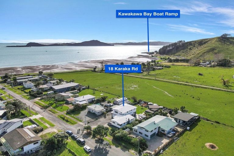 Photo of property in 18 Karaka Road, Kawakawa Bay, Papakura, 2585