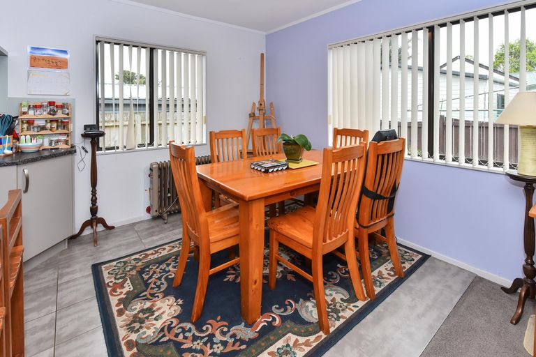 Photo of property in 8 Hadley Wood Drive, Wattle Downs, Auckland, 2103