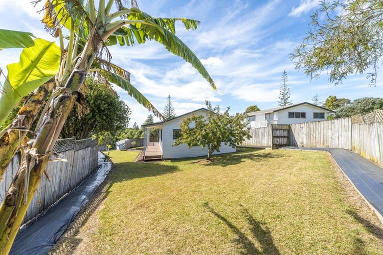 Photo of property in 5 Parrs Cross Road, Henderson, Auckland, 0612