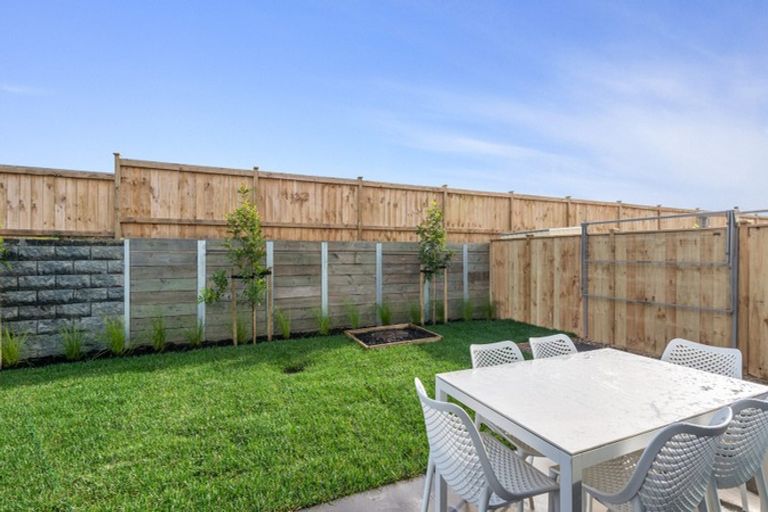 Photo of property in 12 Owen Chapman Drive, Red Beach, 0932