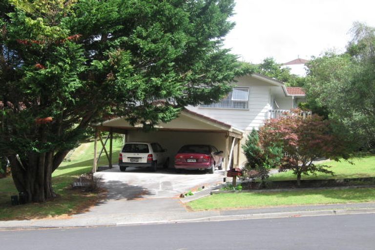 Photo of property in 14 Tacitus Place, Totara Vale, Auckland, 0629