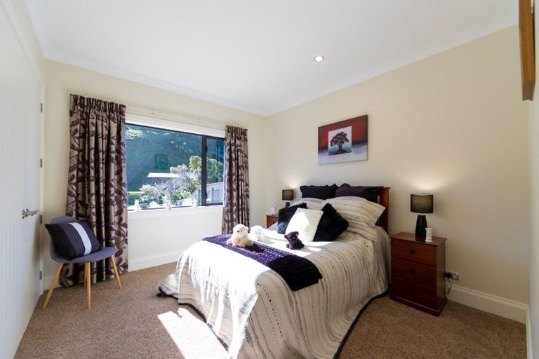 Photo of property in 12 Oak Place, Poraiti, Napier, 4112