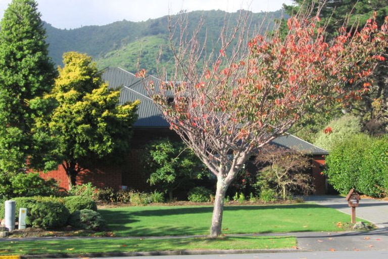 Photo of property in 7 Papawai Grove, Waikanae, 5036