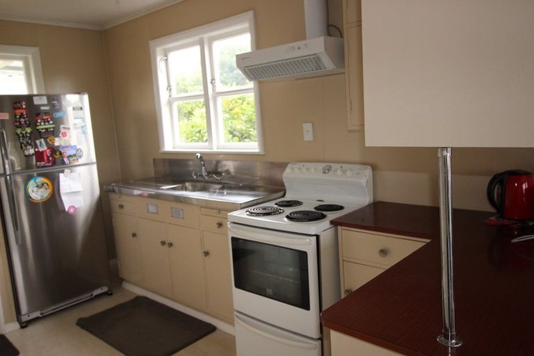 Photo of property in 80a Wikiriwhi Crescent, Awapuni, Palmerston North, 4412