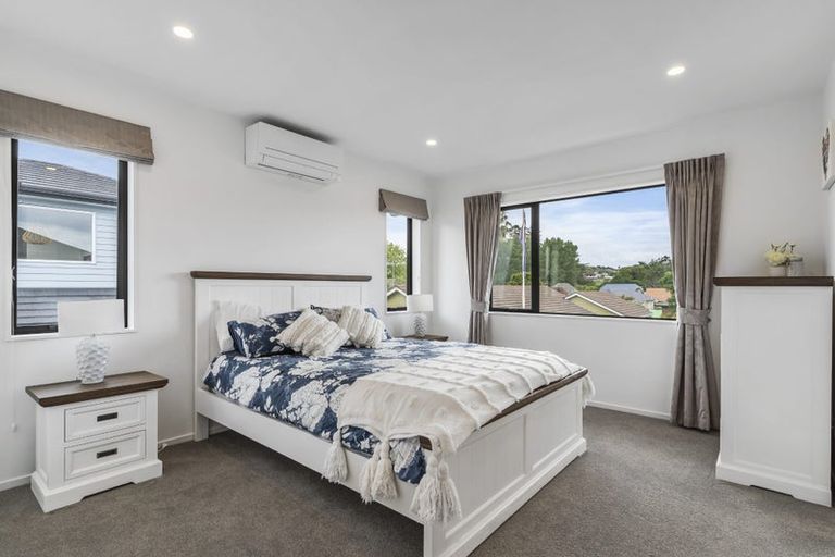 Photo of property in 10 Huaota Place, Botany Downs, Auckland, 2010