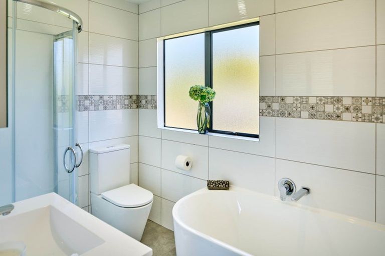 Photo of property in 301 Maungaraki Road, Maungaraki, Lower Hutt, 5010