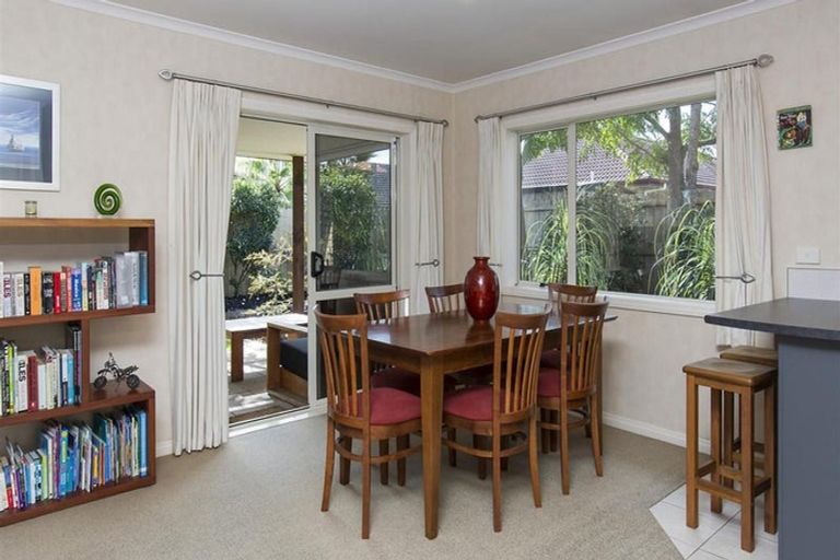 Photo of property in 11 Ardkeen Place, East Tamaki, Auckland, 2016