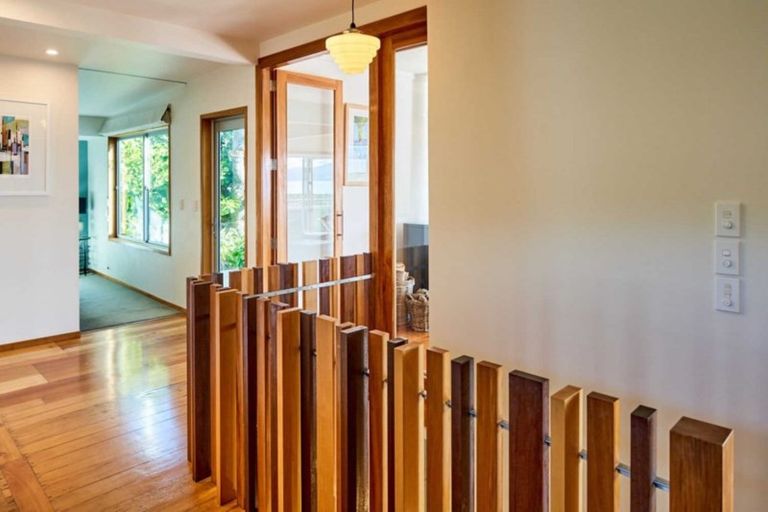 Photo of property in 42 Pukatea Street, Eastbourne, Lower Hutt, 5013