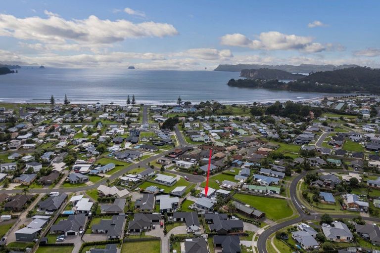 Photo of property in 10 Rena Place, Whitianga, 3510