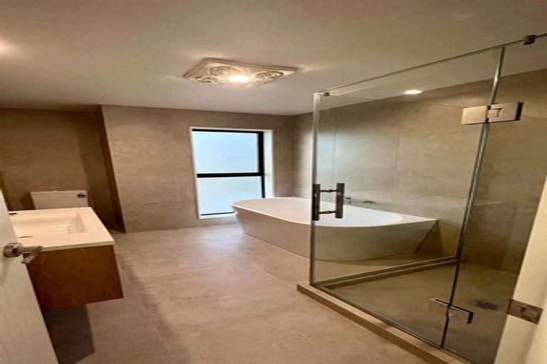 Photo of property in 26a Amberley Avenue, Te Atatu South, Auckland, 0610