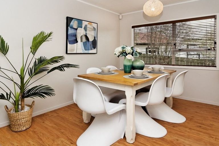 Photo of property in 16 Mile Place, Henderson, Auckland, 0612