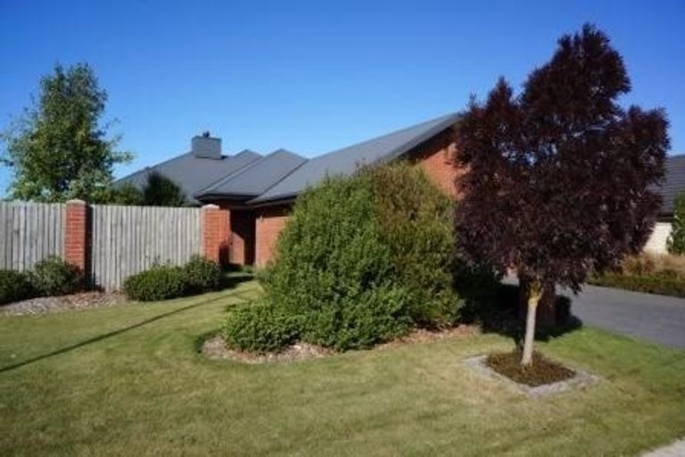 Photo of property in 27 Ashview Place, Rangiora, 7400