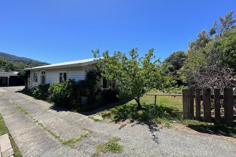 Photo of property in 25 Wairau Road, Picton, 7220