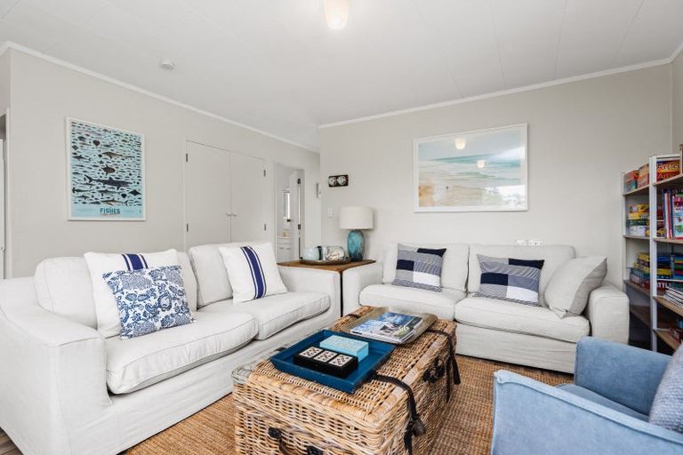 Photo of property in 8 Ringer Avenue, Matapouri, Whangarei, 0173