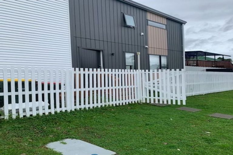 Photo of property in 67a Divich Avenue, Te Atatu South, Auckland, 0610