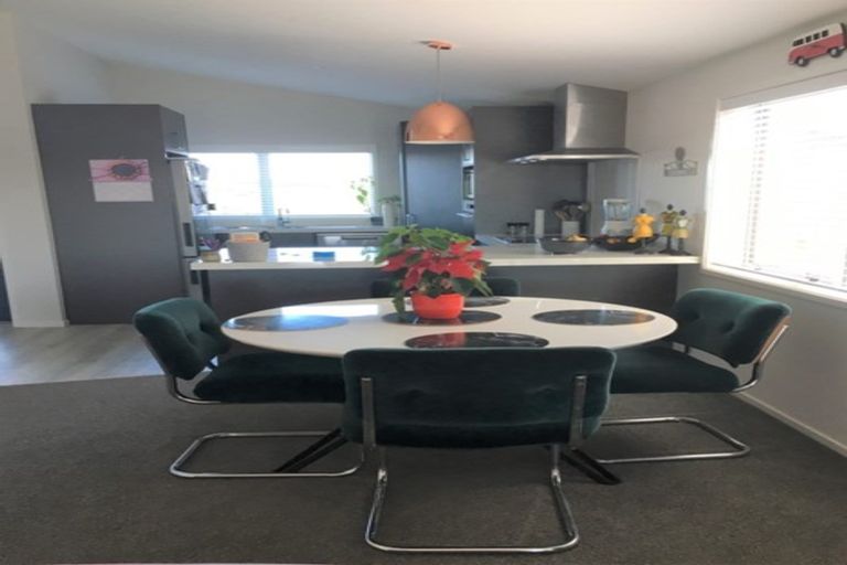 Photo of property in 16 Fuller Street, Papamoa Beach, Papamoa, 3118