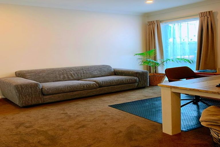 Photo of property in 17 Turutu Place, Long Bay, Auckland, 0630